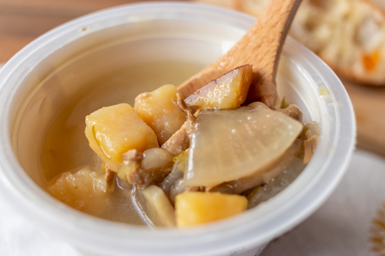 野菜をMOTTO_高知産「生姜」とさつま芋のもち麦入り蒸し鶏白湯スープ_アップ